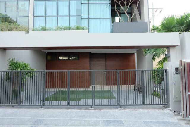 ให้เช่าทาวน์โฮมสุขุมวิท อโศก ทองหล่อ : For Rent Bangkok Town House Luxury Ekkamai BTS Ekkamai Watthana BRE3598