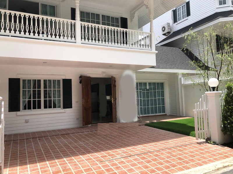 ให้เช่าทาวน์โฮมบางนา แบริ่ง ลาซาล : For Rent Samut Prakan House Fantasia Villa Bearing BTS Bearing Mueang Samut Prakan BRE5294