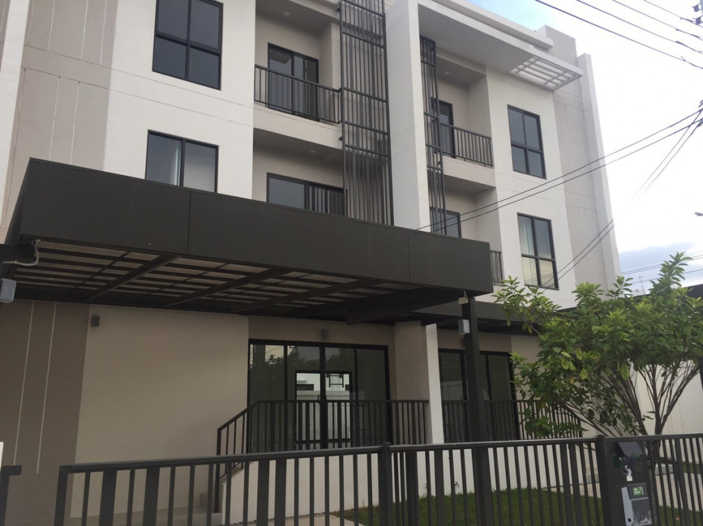 ให้เช่าทาวน์โฮมพัฒนาการ ศรีนครินทร์ : For Sale and Rent Bangkok Town House Villa Albero Krungthep Kreetha Saphan Sung BRE8525