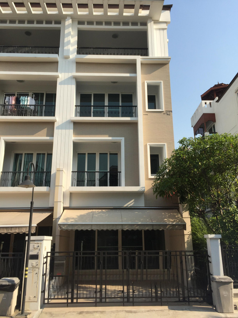 For RentTownhomeRama3 (Riverside),Satupadit : For Sale and Rent Bangkok Town House Baan Klang Krung Sathorn Charoen Rat BTS Surasak Bang Kho Laem BRE9986