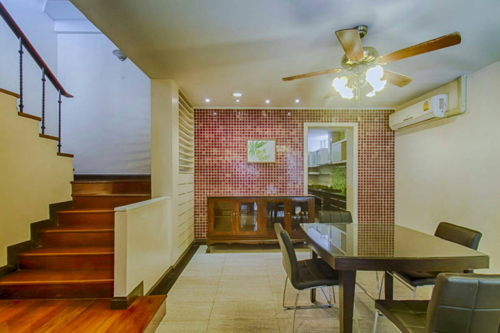 For RentTownhomeSukhumvit, Asoke, Thonglor : For Rent Bangkok Town House Baan Klang Krung Sukhumvit 55 BTS Thong Lo Watthana BRE2704