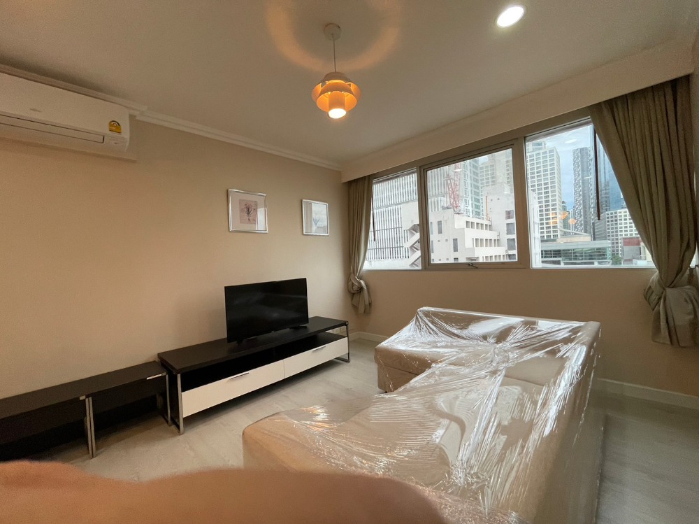 ขายคอนโดสาทร นราธิวาส : NEW 2 BEDROOMS ONLY A MINUTES TO SKY TRAIN ST. LOUIS