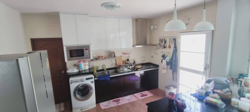 ขายที่ดินสุพรรณบุรี : ขาย บ้านพร้อมที่ดิน 5 ไร่ 35 ตารางวา ตำบล ย่านยาว อำเภอ สามชุก จังหวัด สุพรรณบุรี ติดถนน 3057  ติดแม่น้ำท่าจีน  ถมแล้ว พร้อมบ้านชั้นเดียว 3 ห้องนอน 3 ห้องน้ำ เฟอร์นิเจอร์บิ้วอิน พร้อมเครื่องใช้ไฟฟ้า ล้อมรั้วเรียบร้อย