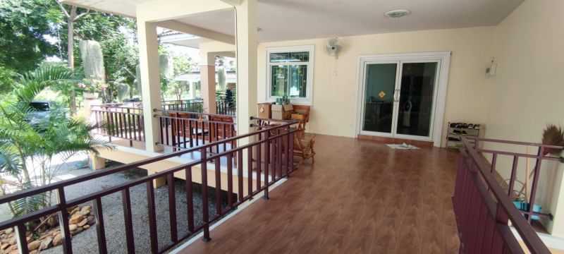 ขายที่ดินสุพรรณบุรี : ขาย บ้านพร้อมที่ดิน 5 ไร่ 35 ตารางวา ตำบล ย่านยาว อำเภอ สามชุก จังหวัด สุพรรณบุรี ติดถนน 3057  ติดแม่น้ำท่าจีน  ถมแล้ว พร้อมบ้านชั้นเดียว 3 ห้องนอน 3 ห้องน้ำ เฟอร์นิเจอร์บิ้วอิน พร้อมเครื่องใช้ไฟฟ้า ล้อมรั้วเรียบร้อย