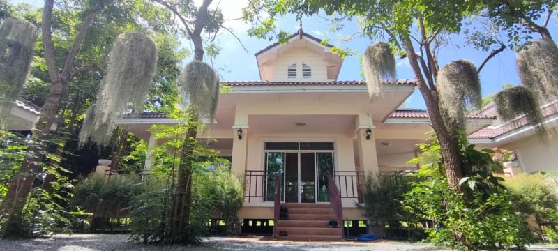 ขายที่ดินสุพรรณบุรี : ขาย บ้านพร้อมที่ดิน 5 ไร่ 35 ตารางวา ตำบล ย่านยาว อำเภอ สามชุก จังหวัด สุพรรณบุรี ติดถนน 3057  ติดแม่น้ำท่าจีน  ถมแล้ว พร้อมบ้านชั้นเดียว 3 ห้องนอน 3 ห้องน้ำ เฟอร์นิเจอร์บิ้วอิน พร้อมเครื่องใช้ไฟฟ้า ล้อมรั้วเรียบร้อย