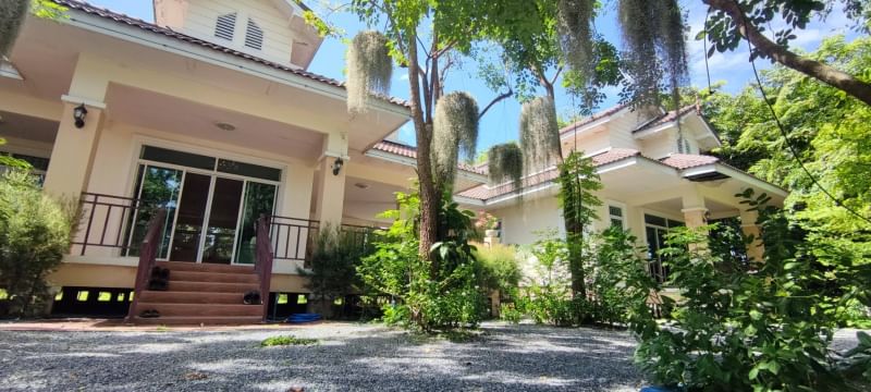 ขายที่ดินสุพรรณบุรี : ขาย บ้านพร้อมที่ดิน 5 ไร่ 35 ตารางวา ตำบล ย่านยาว อำเภอ สามชุก จังหวัด สุพรรณบุรี ติดถนน 3057  ติดแม่น้ำท่าจีน  ถมแล้ว พร้อมบ้านชั้นเดียว 3 ห้องนอน 3 ห้องน้ำ เฟอร์นิเจอร์บิ้วอิน พร้อมเครื่องใช้ไฟฟ้า ล้อมรั้วเรียบร้อย