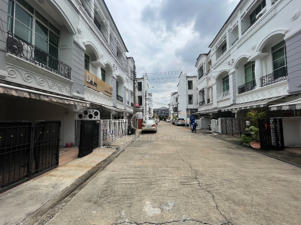 ขายทาวน์โฮมเลียบทางด่วนรามอินทรา : ทาวน์โฮม บ้านกลางเมือง ลาดพร้าว - โยธินพัฒนา / 3 ห้องนอน (ขาย), Baan Klang Muang Ladprao - Yothin Phatthana / Townhome 3 Bedrooms (FOR SALE) TPM144