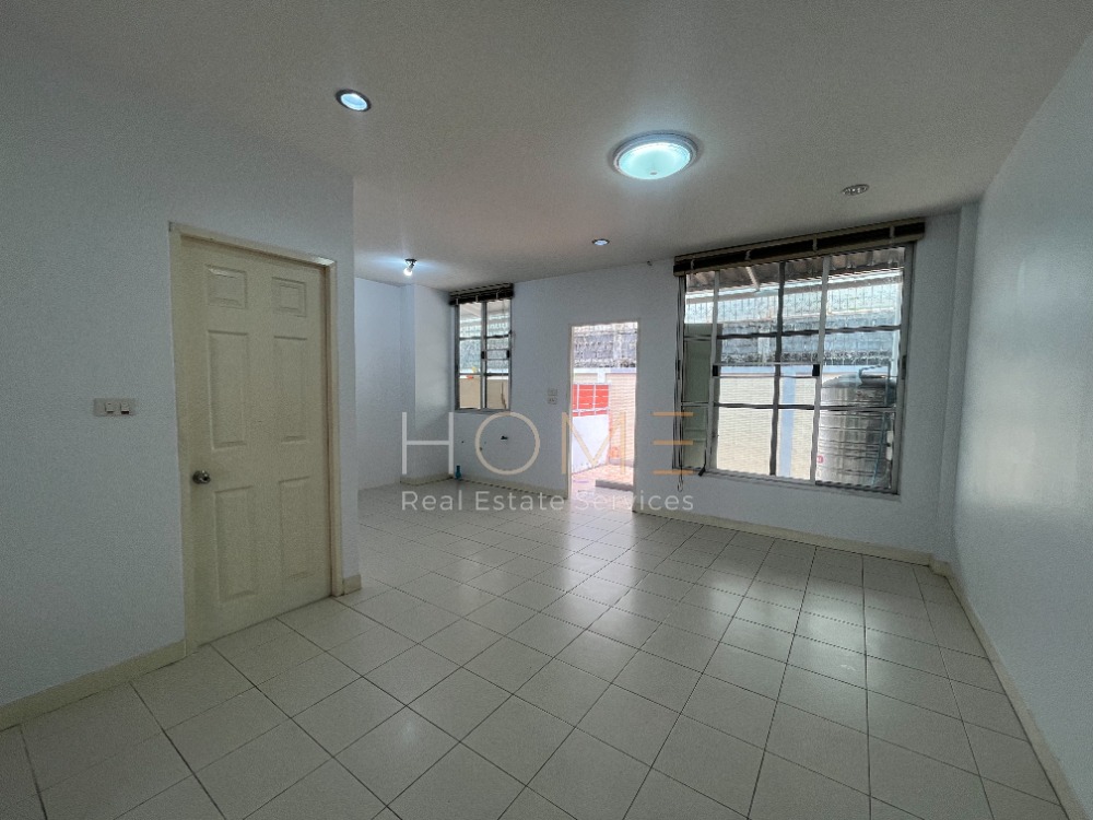 ขายทาวน์โฮมเลียบทางด่วนรามอินทรา : ทาวน์โฮม บ้านกลางเมือง ลาดพร้าว - โยธินพัฒนา / 3 ห้องนอน (ขาย), Baan Klang Muang Ladprao - Yothin Phatthana / Townhome 3 Bedrooms (FOR SALE) TPM144