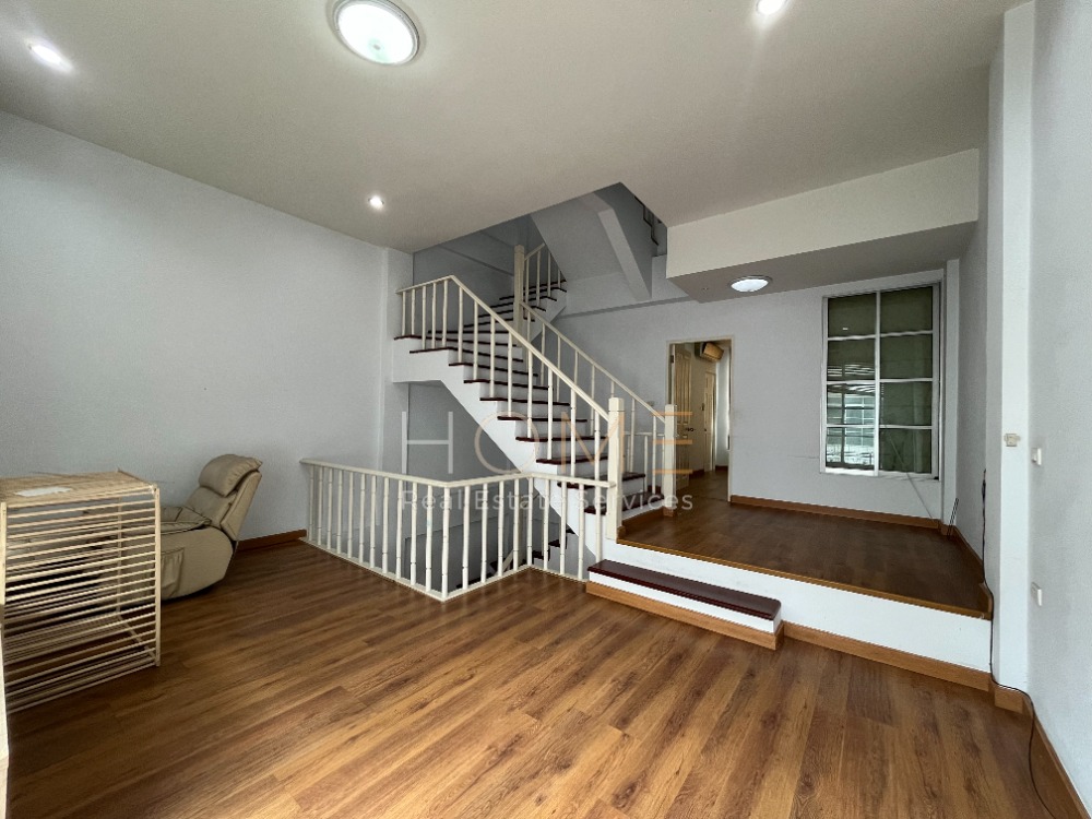 ขายทาวน์โฮมเลียบทางด่วนรามอินทรา : ทาวน์โฮม บ้านกลางเมือง ลาดพร้าว - โยธินพัฒนา / 3 ห้องนอน (ขาย), Baan Klang Muang Ladprao - Yothin Phatthana / Townhome 3 Bedrooms (FOR SALE) TPM144