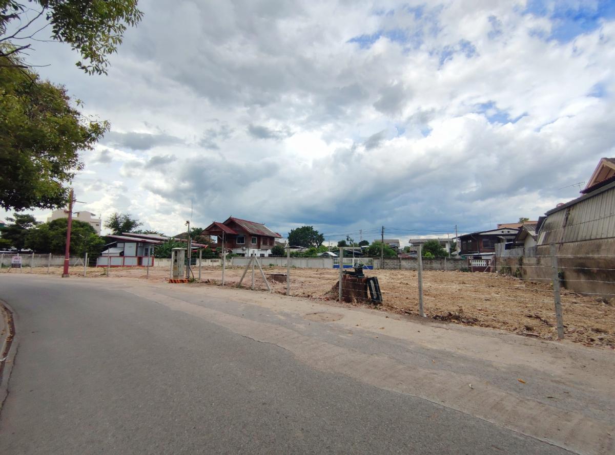 For SaleLandLamphun : Land for sale, 347 sq wa, in Lamphun city, next to the outer ring road, Muang district, Lamphun province.