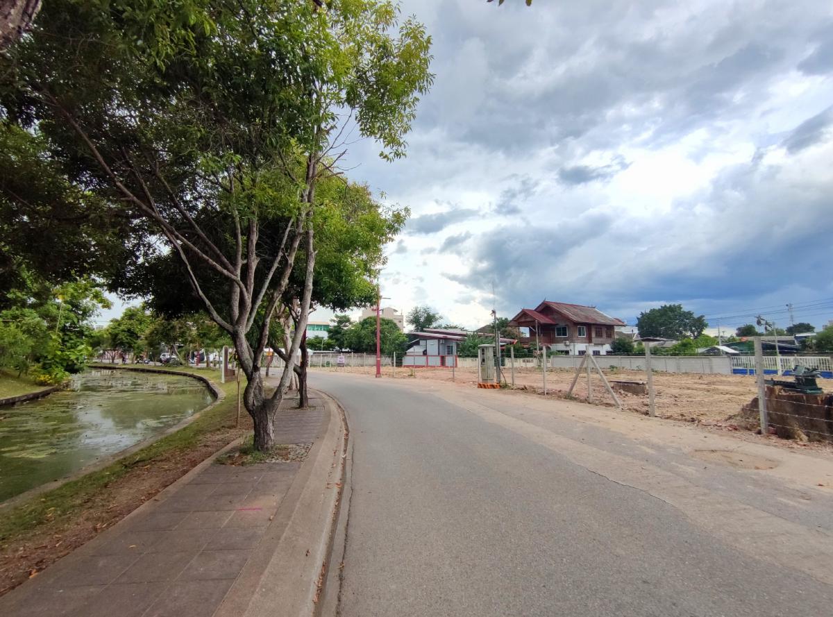 For SaleLandLamphun : Land for sale, 347 sq wa, in Lamphun city, next to the outer ring road, Muang district, Lamphun province.