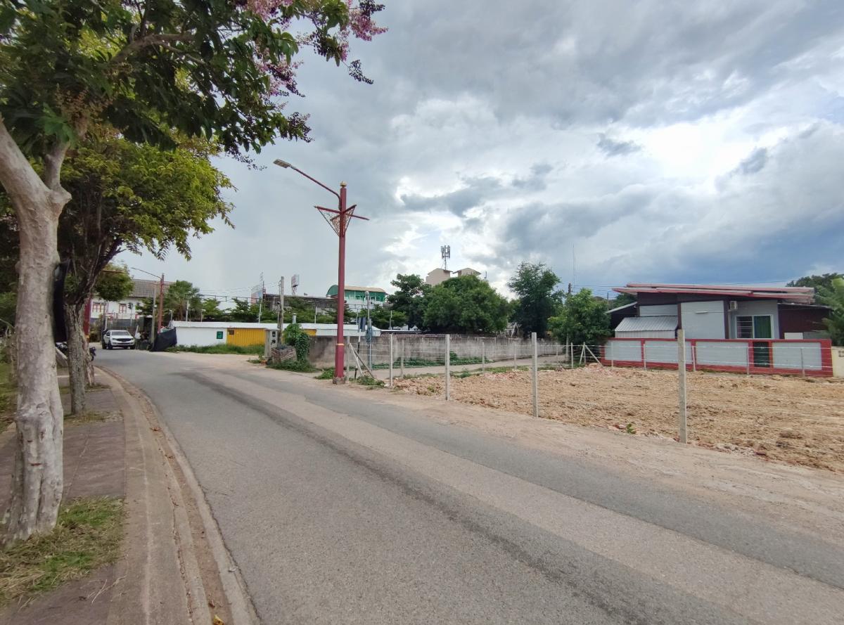 For SaleLandLamphun : Land for sale, 347 sq wa, in Lamphun city, next to the outer ring road, Muang district, Lamphun province.