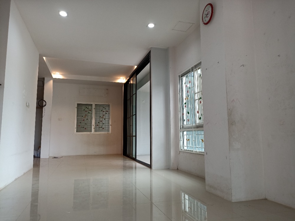 ขายทาวน์โฮมอยุธยา : ม.เดอะแกรนด์พาร์ค ถ.โรจนะ ทาวน์เฮ้าส์ ห้องมุม, พระนครศรีอยุธยา