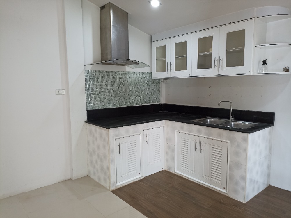 ขายทาวน์โฮมอยุธยา : ม.เดอะแกรนด์พาร์ค ถ.โรจนะ ทาวน์เฮ้าส์ ห้องมุม, พระนครศรีอยุธยา