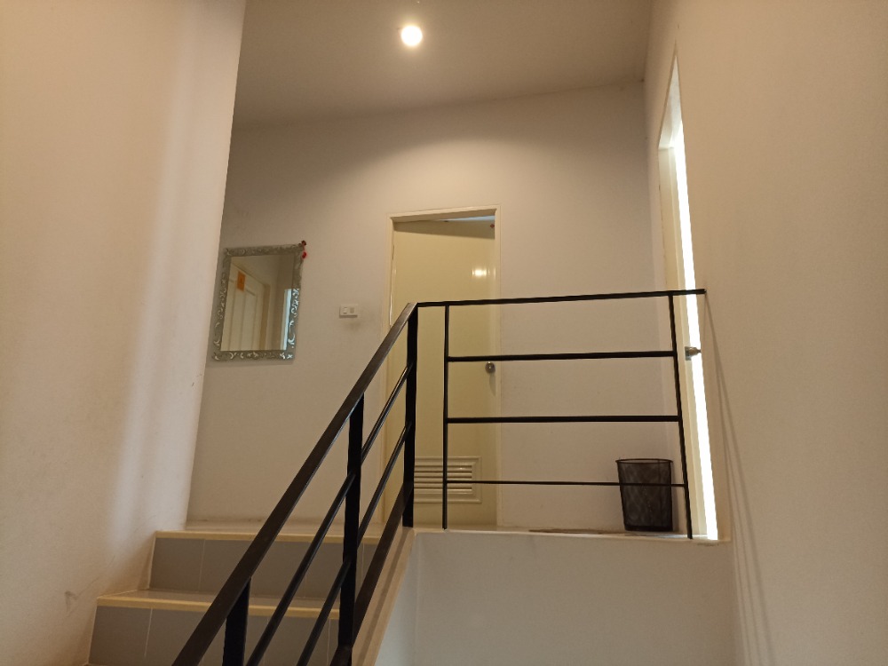 ขายทาวน์โฮมอยุธยา : ม.เดอะแกรนด์พาร์ค ถ.โรจนะ ทาวน์เฮ้าส์ ห้องมุม, พระนครศรีอยุธยา