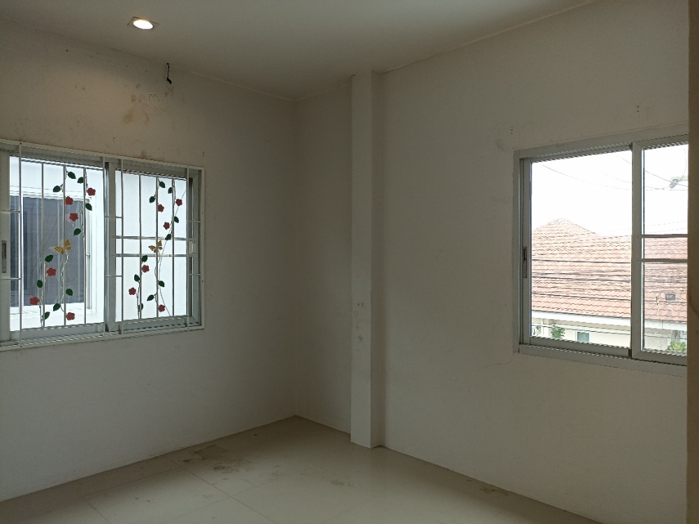 ขายทาวน์โฮมอยุธยา : ม.เดอะแกรนด์พาร์ค ถ.โรจนะ ทาวน์เฮ้าส์ ห้องมุม, พระนครศรีอยุธยา