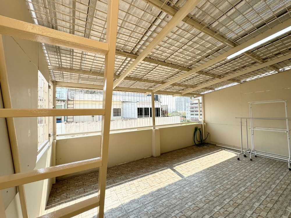 ขายบ้านพระราม 9 เพชรบุรีตัดใหม่ RCA : 🔥 ขายด่วน Townhouse Waratorn Ville , 5 ห้องนอน ใกล้ The Nine พระราม 9, ทองหล่อ , มอเตอร์เวย์, ทางด่วนรามอินทรา-อาจณรงค์