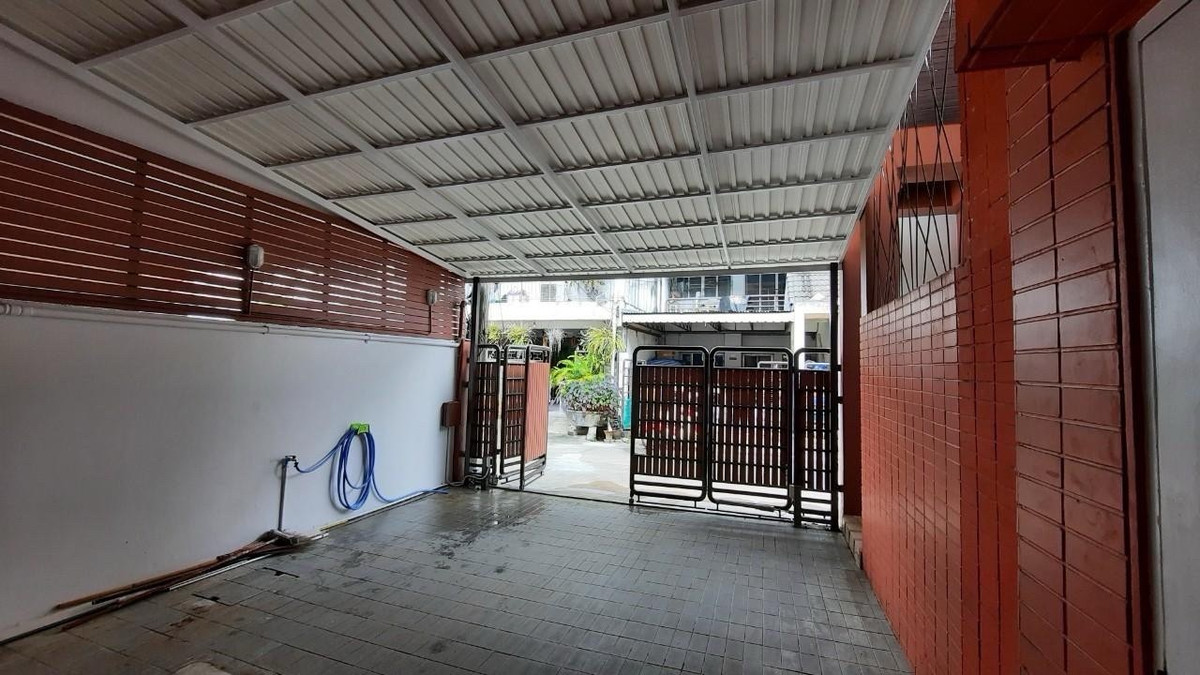 ขายบ้านพระราม 9 เพชรบุรีตัดใหม่ RCA : 🔥 ขายด่วน Townhouse Waratorn Ville , 5 ห้องนอน ใกล้ The Nine พระราม 9, ทองหล่อ , มอเตอร์เวย์, ทางด่วนรามอินทรา-อาจณรงค์