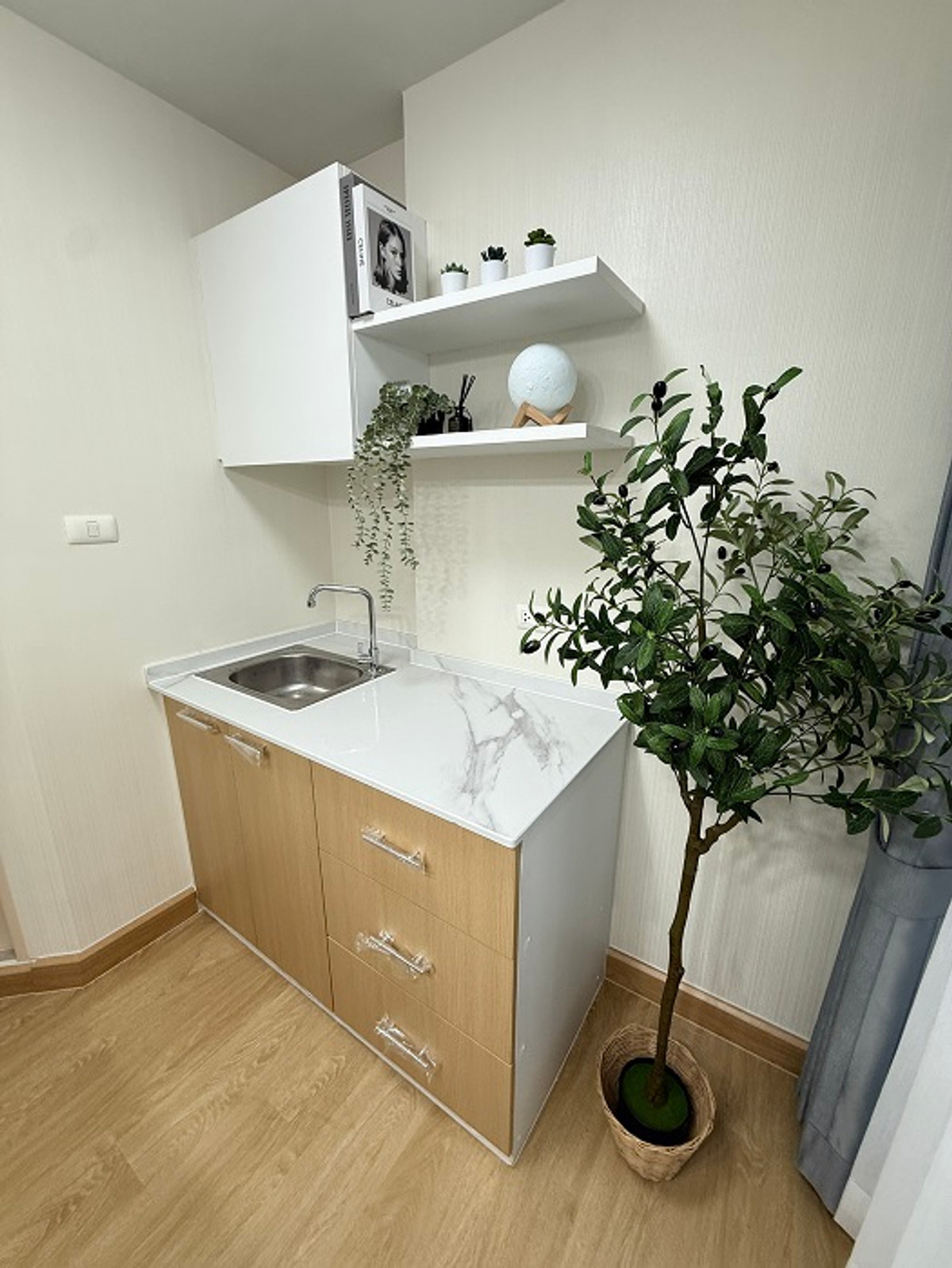 ขายคอนโดปิ่นเกล้า จรัญสนิทวงศ์ :  💖💖ขายห้องสวย  The Trust Residence Pinklao (1 Br 29 ตร.ม/1.79 ล้าน) ชั้น  5 พร้อมเฟอร์ ใกล้ห้าง, ถนนใหญ่ /สนใจสอบถามได้นะคะ Line ID = atfirm2010💖💖