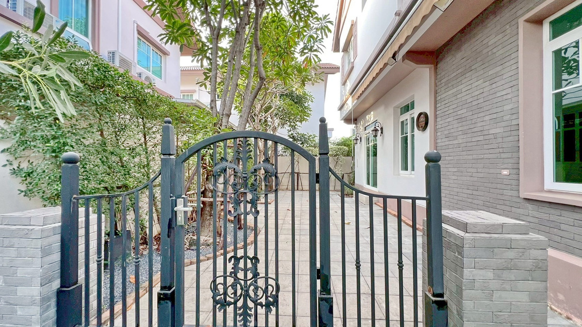 For RentHouseBangna, Bearing, Lasalle : Single houses for sale and rent Nantawan, Bangna Km.7