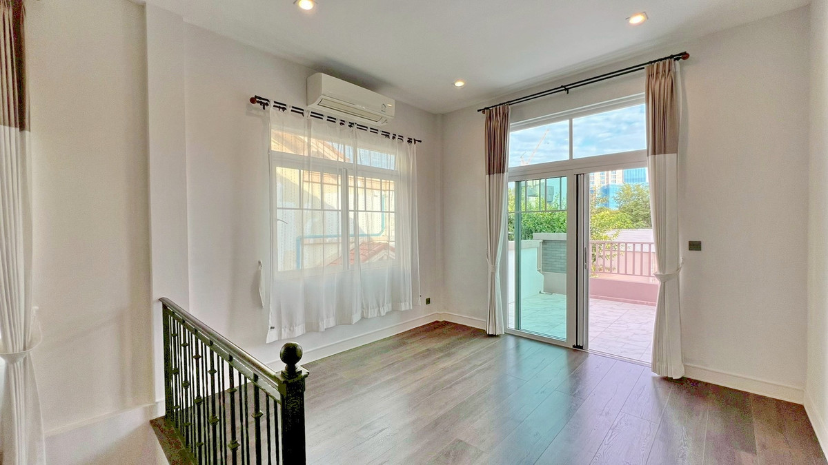 For RentHouseBangna, Bearing, Lasalle : Single houses for sale and rent Nantawan, Bangna Km.7