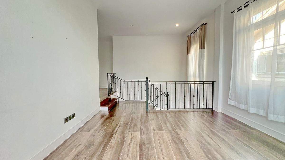 For RentHouseBangna, Bearing, Lasalle : Single houses for sale and rent Nantawan, Bangna Km.7