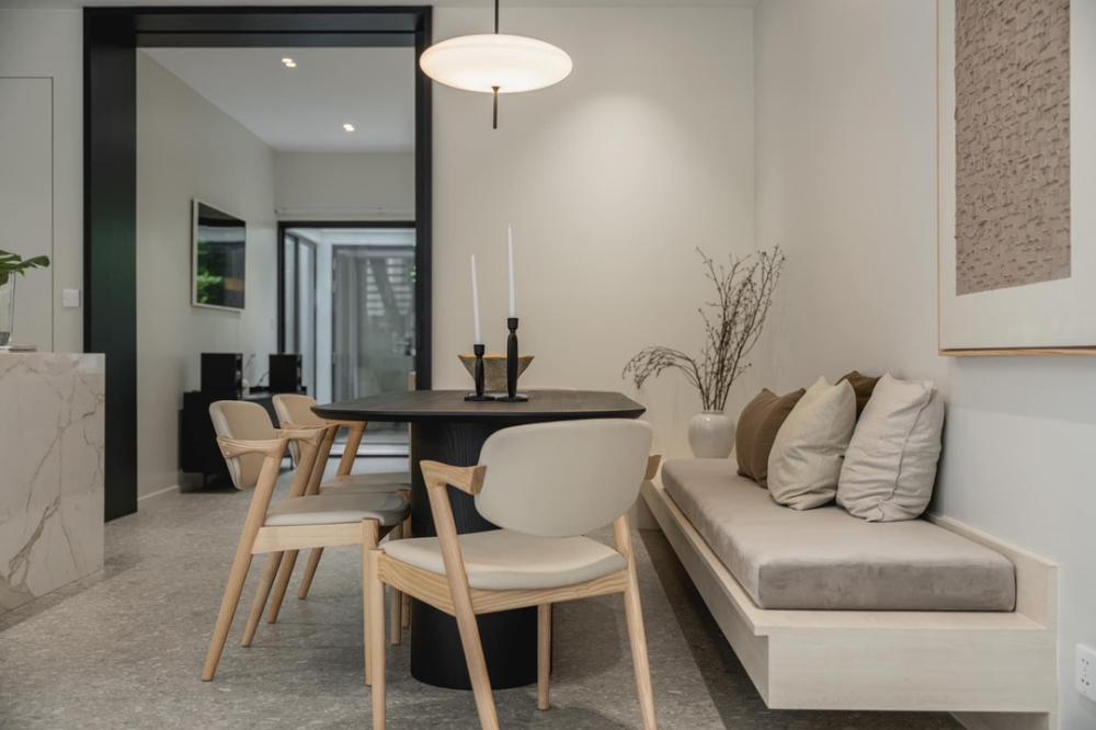 For SaleTownhomePattanakan, Srinakarin : 🌈3-storey townhome for sale, Baan Phuripuri Courtyard-Pattanakarn::Details::- Land size 43.8 sq m.- Usable area 320 sq m.- Type 3 bedrooms, 4 bathrooms- Number of 3 floors::Retail Project details::-📍Project name: Baan Phuripuri Courtyard-Pattanakarn:: Nea