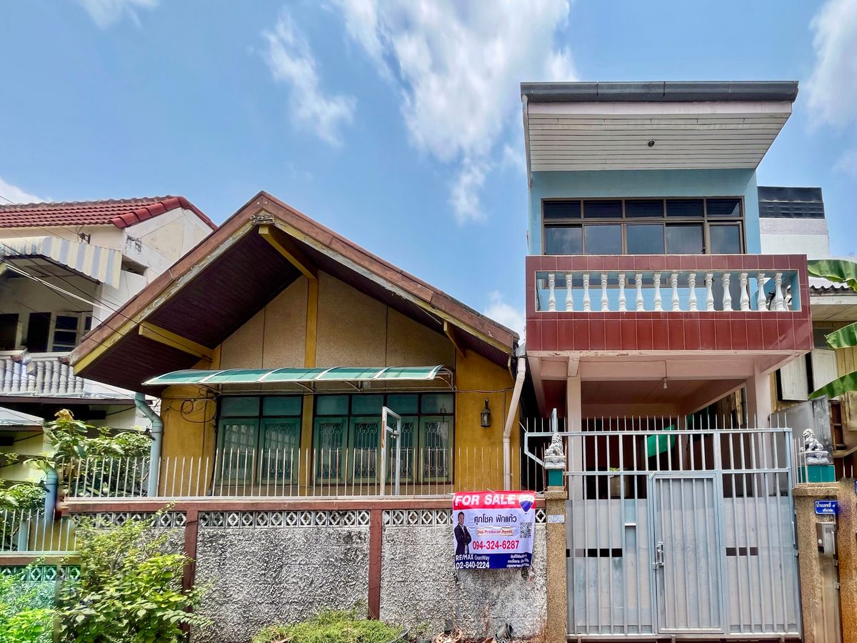 For SaleHouseBang Sue, Wong Sawang, Tao Pun : Single house in Prachachuen, Bang Sue, Soi Prachachuen 6, intersection 2-1, area 44 sq m., near MRT Tao Poon station and Bang Sue station, good location near the city.