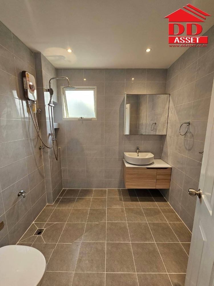 For SaleHousePathum Thani,Rangsit, Thammasat : Corner house for sale, Chaiyaphruek, Rangsit, Khlong 4, with pool, newly renovated house. Rangsit-Nakhon Nayok Rd., Thanyaburi, Pathum Thani