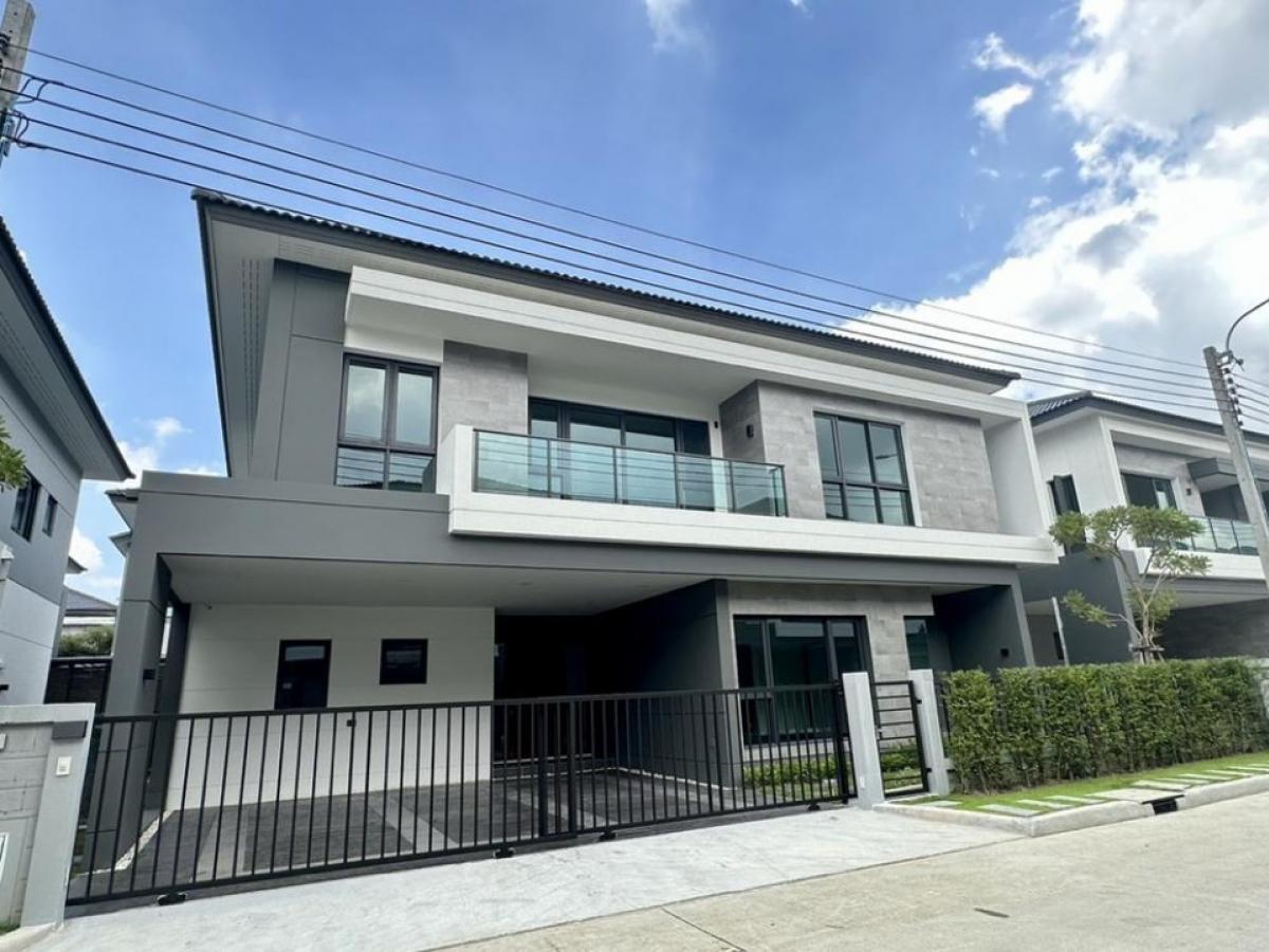 For RentHouseBangna, Bearing, Lasalle : 🌟For rent: Detached House in The City, Bangna. This detached house features 2 storeys, 4 bedrooms, and 5 bathrooms.💥 Rental Fee: 120,000 THB/Month.