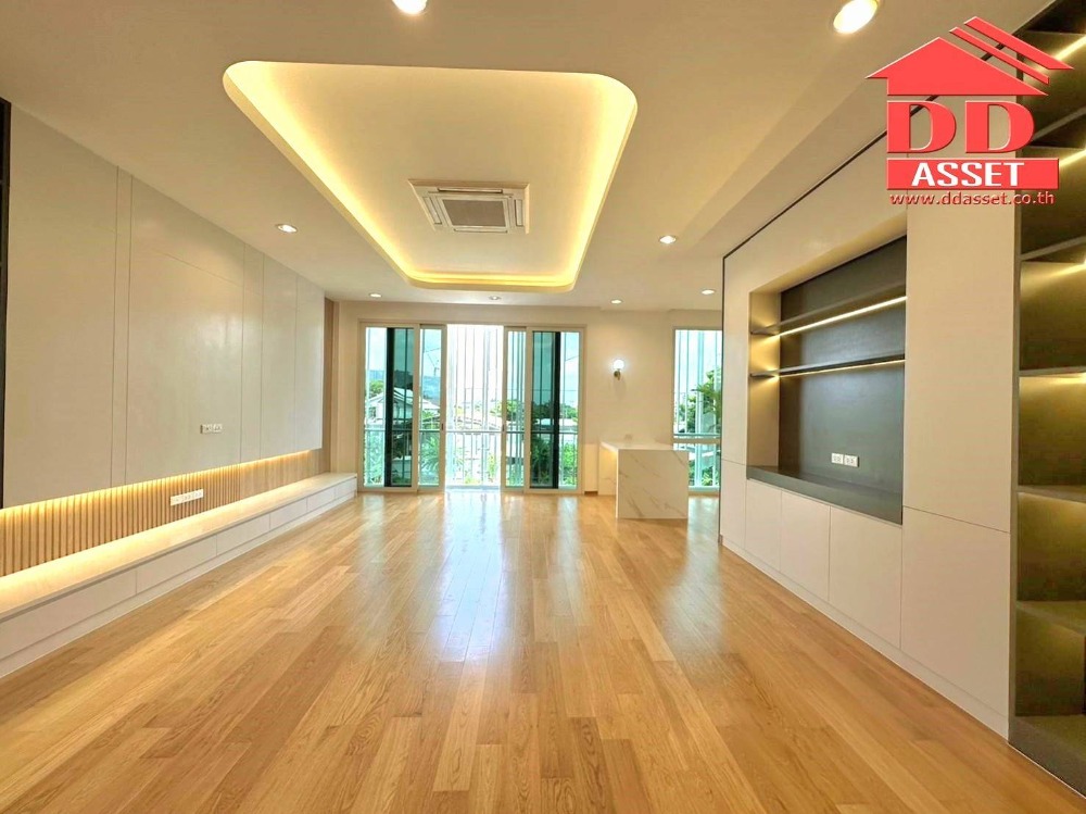 ขายบ้านพระราม 9 เพชรบุรีตัดใหม่ RCA : บ้านเดี่ยว 3 ชั้น / โฮมอ็อฟฟิศ พระราม9 เรสซิเดนซ์​ พร้อมลิฟต์