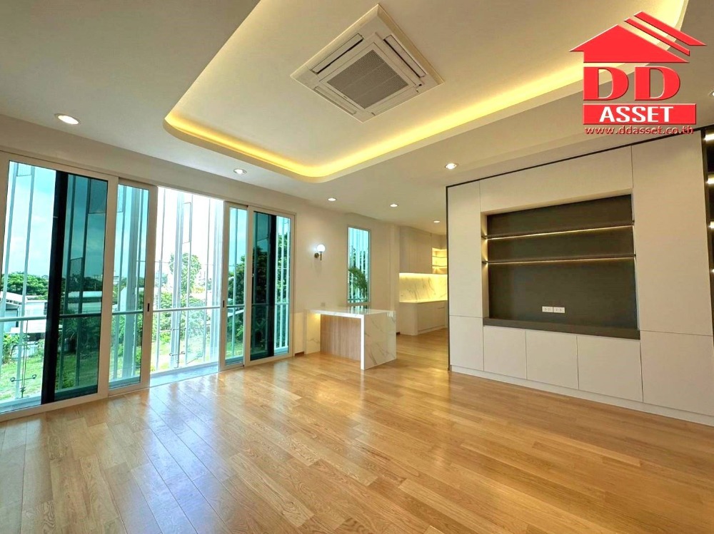 ขายบ้านพระราม 9 เพชรบุรีตัดใหม่ RCA : บ้านเดี่ยว 3 ชั้น / โฮมอ็อฟฟิศ พระราม9 เรสซิเดนซ์​ พร้อมลิฟต์