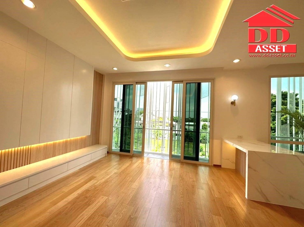 ขายบ้านพระราม 9 เพชรบุรีตัดใหม่ RCA : บ้านเดี่ยว 3 ชั้น / โฮมอ็อฟฟิศ พระราม9 เรสซิเดนซ์​ พร้อมลิฟต์