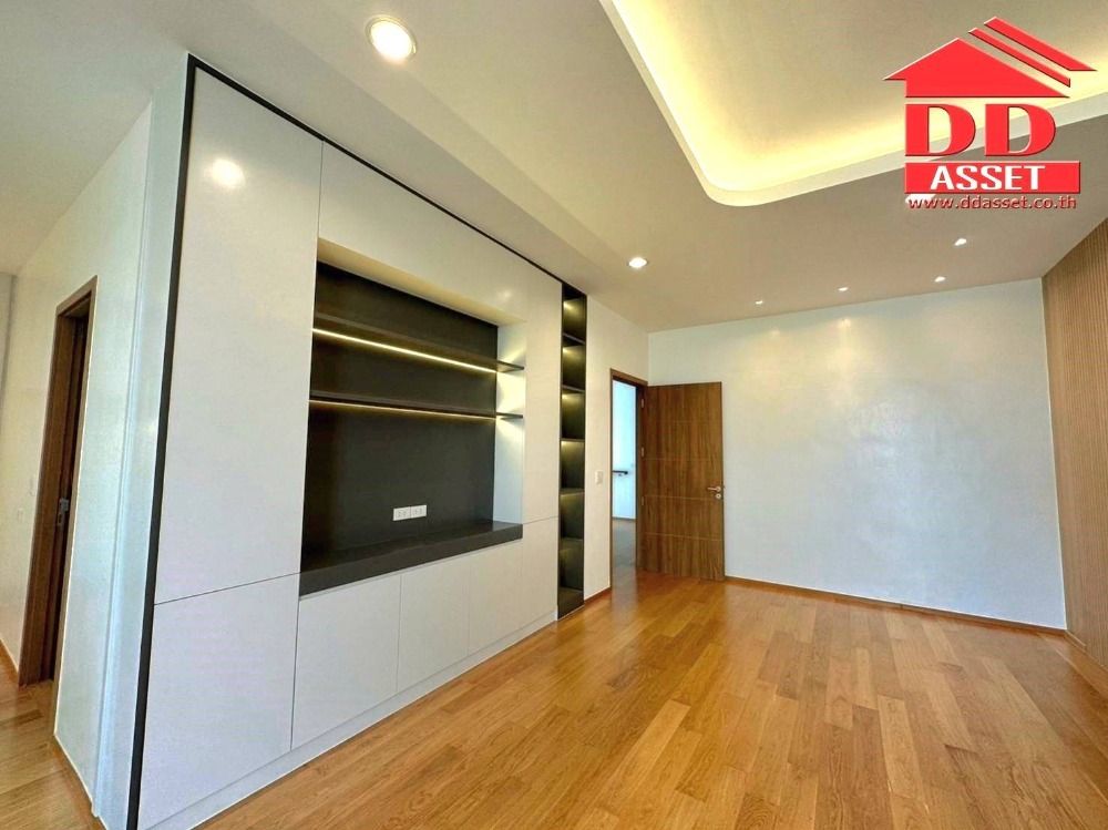 ขายบ้านพระราม 9 เพชรบุรีตัดใหม่ RCA : บ้านเดี่ยว 3 ชั้น / โฮมอ็อฟฟิศ พระราม9 เรสซิเดนซ์​ พร้อมลิฟต์