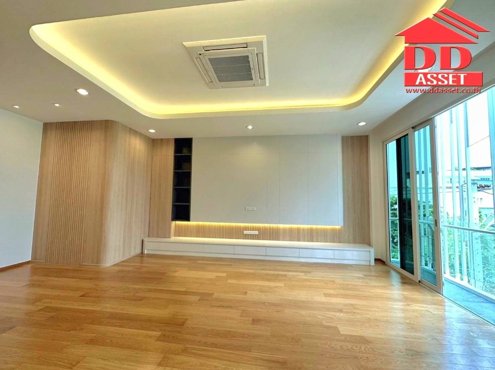 ขายบ้านพระราม 9 เพชรบุรีตัดใหม่ RCA : บ้านเดี่ยว 3 ชั้น / โฮมอ็อฟฟิศ พระราม9 เรสซิเดนซ์​ พร้อมลิฟต์