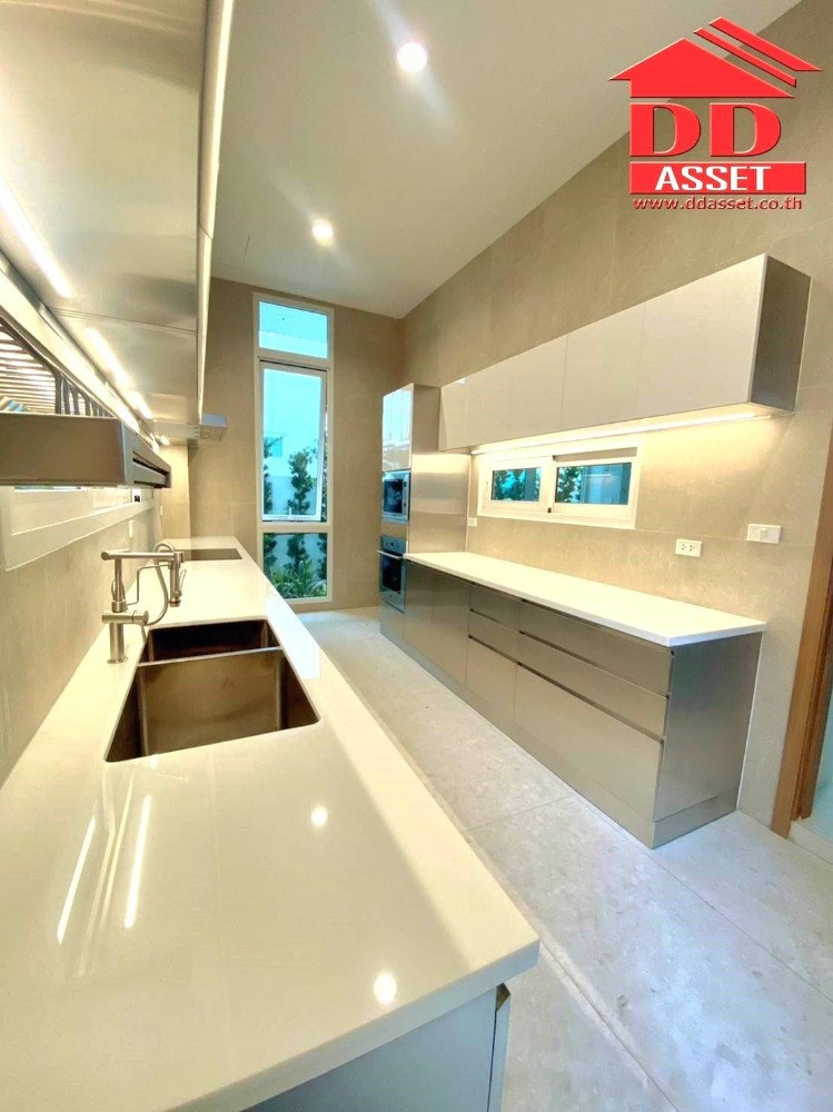 ขายบ้านพระราม 9 เพชรบุรีตัดใหม่ RCA : บ้านเดี่ยว 3 ชั้น / โฮมอ็อฟฟิศ พระราม9 เรสซิเดนซ์​ พร้อมลิฟต์