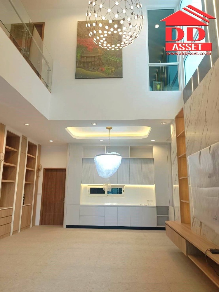 ขายบ้านพระราม 9 เพชรบุรีตัดใหม่ RCA : บ้านเดี่ยว 3 ชั้น / โฮมอ็อฟฟิศ พระราม9 เรสซิเดนซ์​ พร้อมลิฟต์