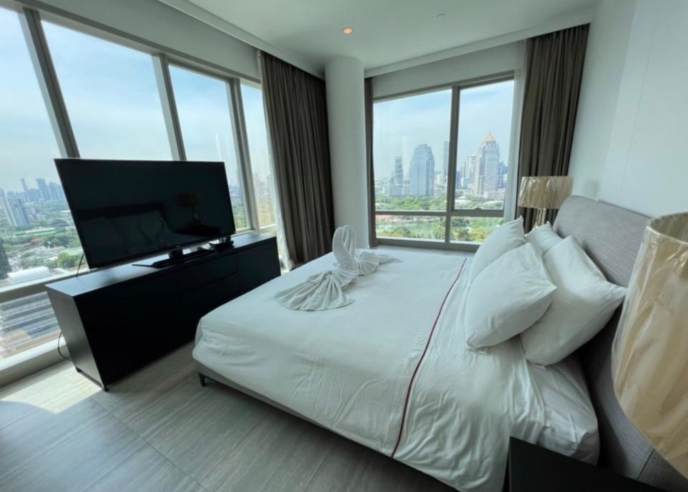 For RentCondoWitthayu, Chidlom, Langsuan, Ploenchit : For Rent :185 Rajchadamri 195 sqm 250K Project in a very good location, in the heart of Rajdamri, shady atmosphere, Unblocked view