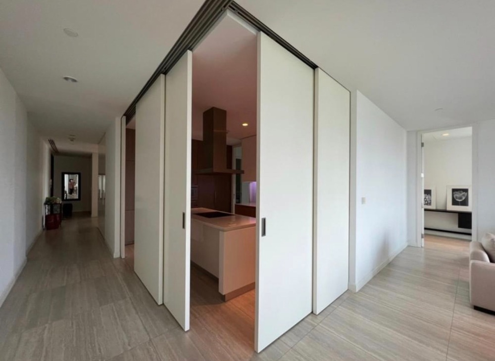 For RentCondoWitthayu, Chidlom, Langsuan, Ploenchit : For Rent :185 Rajchadamri 195 sqm 250K Project in a very good location, in the heart of Rajdamri, shady atmosphere, Unblocked view