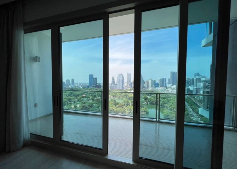 For RentCondoWitthayu, Chidlom, Langsuan, Ploenchit : For Rent :185 Rajchadamri 195 sqm 250K Project in a very good location, in the heart of Rajdamri, shady atmosphere, Unblocked view