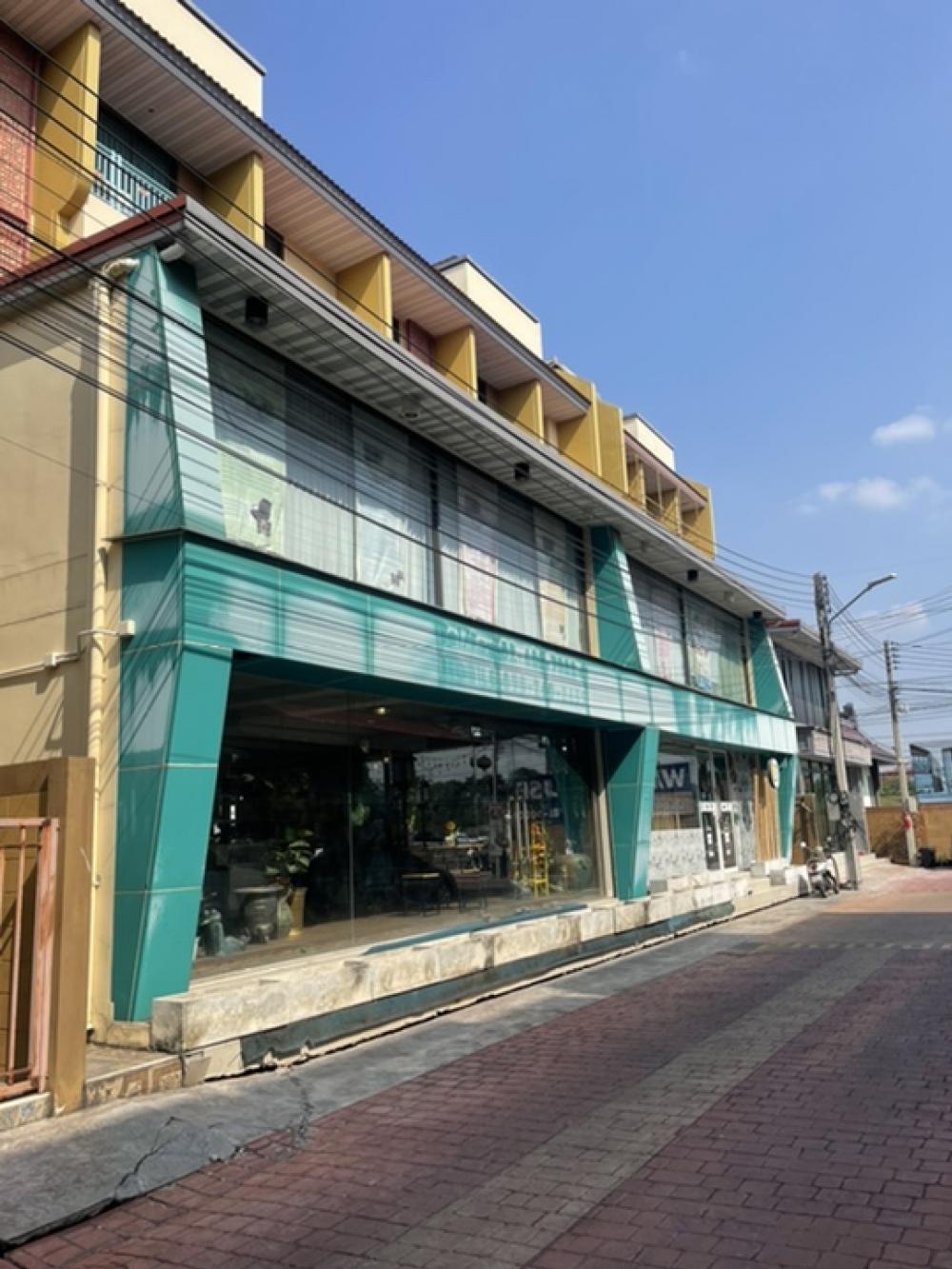 For SaleShop HousePhutthamonthon, Salaya : Urgent sale! Chinatown Salaya project, 4-story office building, 107 sq m., next to the road on 2 sides, suitable for a showroom, office.