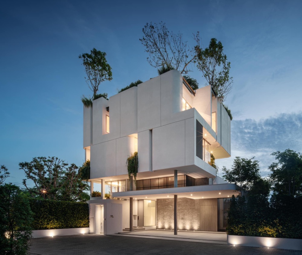 ขายบ้านพัฒนาการ ศรีนครินทร์ : ♦ Nice decoration ♦ 77.00 ตร.ว. 615.00 ตร.ม. มีชั้นใต้ดิน | 4 ห้องนอน 4 ที่จอดรถ | ใกล้ โรงเรียนนานาชาติเวลลิงตัน 6 นาที, โรงพยาบาลสมิติเวช ศรีนครินทร์ 9 นาที