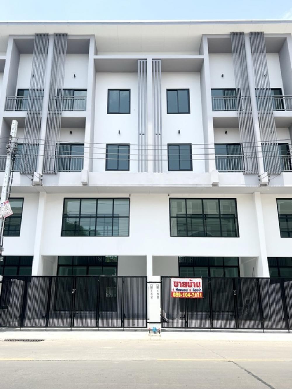 For RentHome OfficeKaset Nawamin,Ladplakao : Townhouse for rent, new, 3 and a half floors, on main road (Soi Nawamin 42, Soi Prasertmanukit 48)