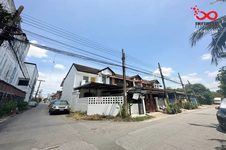 For SaleTownhomeSeri Thai, Ramkhamhaeng Nida : 2-story townhome for sale, Soi Seri Thai 43, Intersection 9, Seri Thai Road.