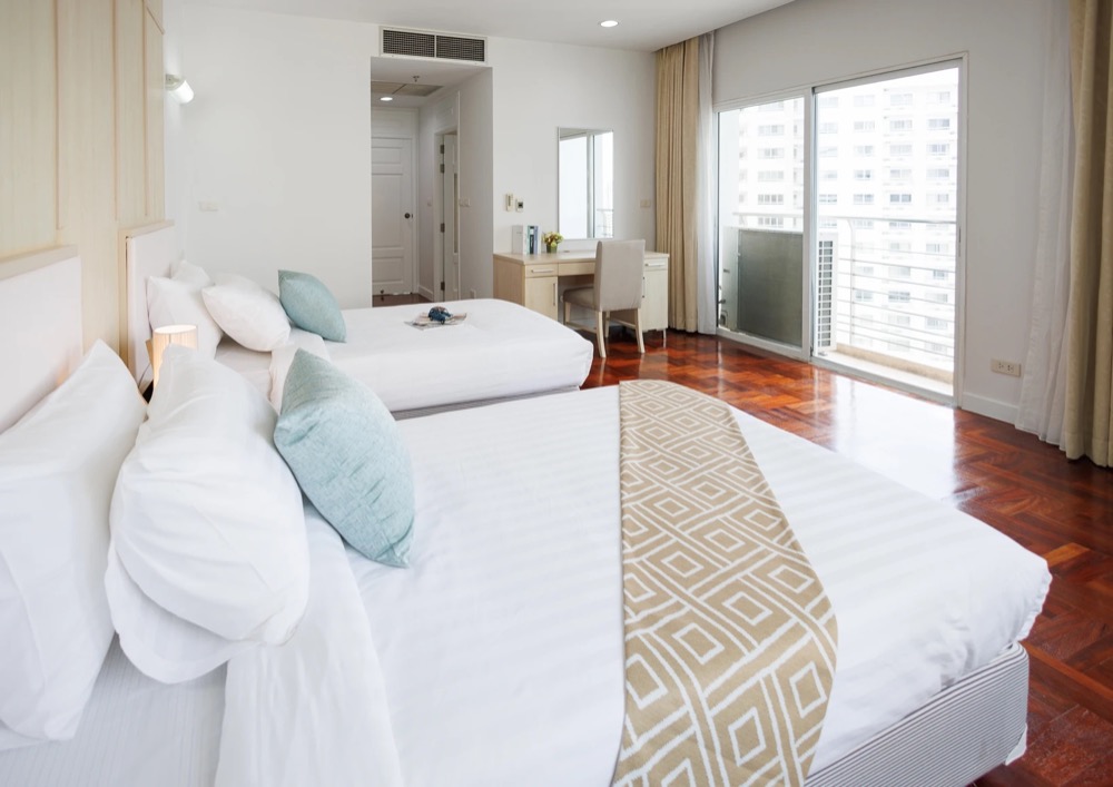 For RentCondoSukhumvit, Asoke, Thonglor : For rent, 3 bedrooms, near BTS Phrom Phong