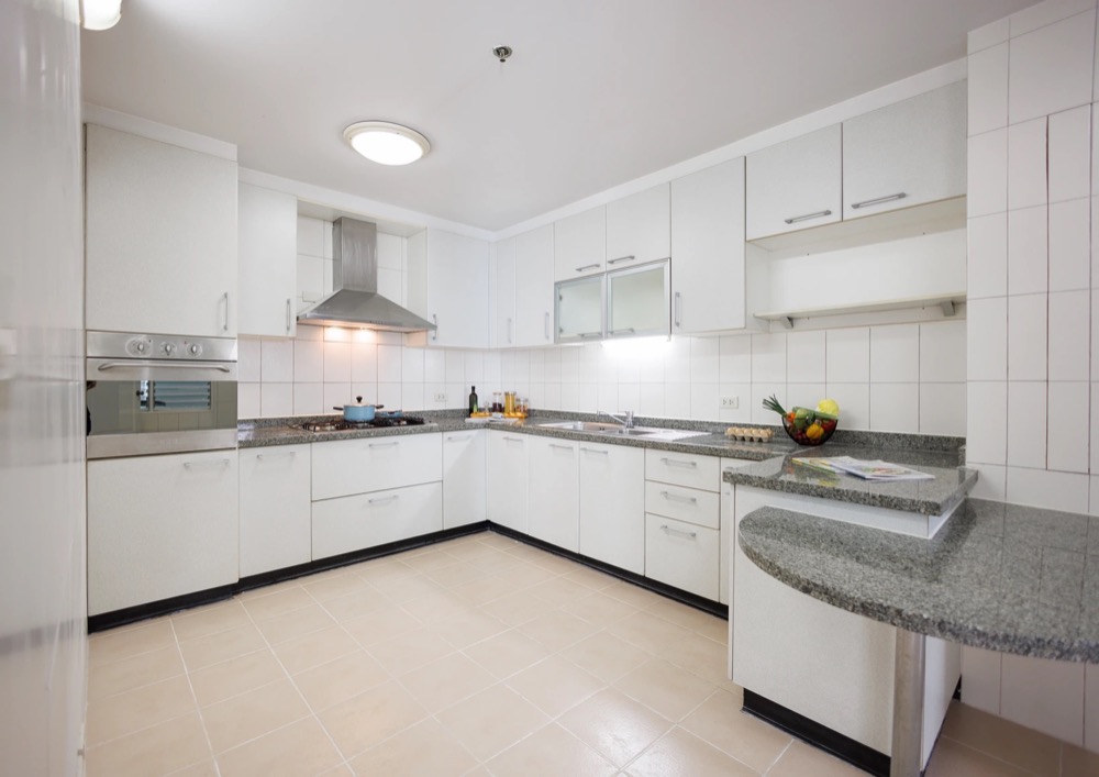 For RentCondoSukhumvit, Asoke, Thonglor : For rent, 3 bedrooms, near BTS Phrom Phong