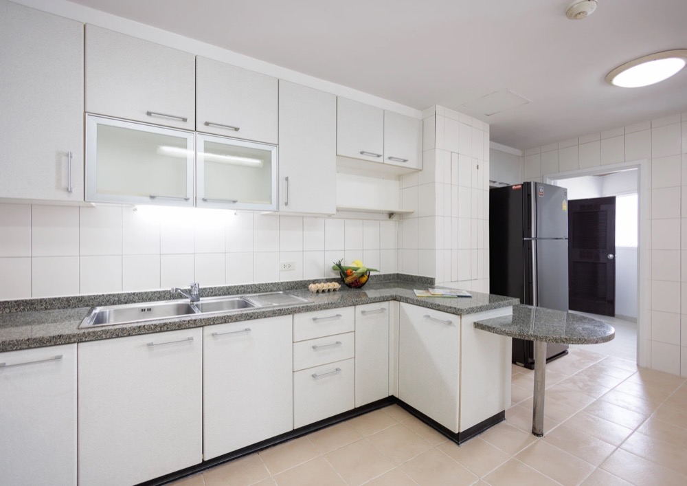 For RentCondoSukhumvit, Asoke, Thonglor : For rent, 3 bedrooms, near BTS Phrom Phong