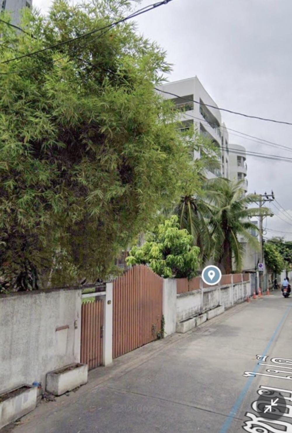 For SaleLandSukhumvit, Asoke, Thonglor : Exclusive Listing- Land for sale in Soi Thonglor between Soi 5 and Soi 9. This plot is very beautiful, 270 sq m.
