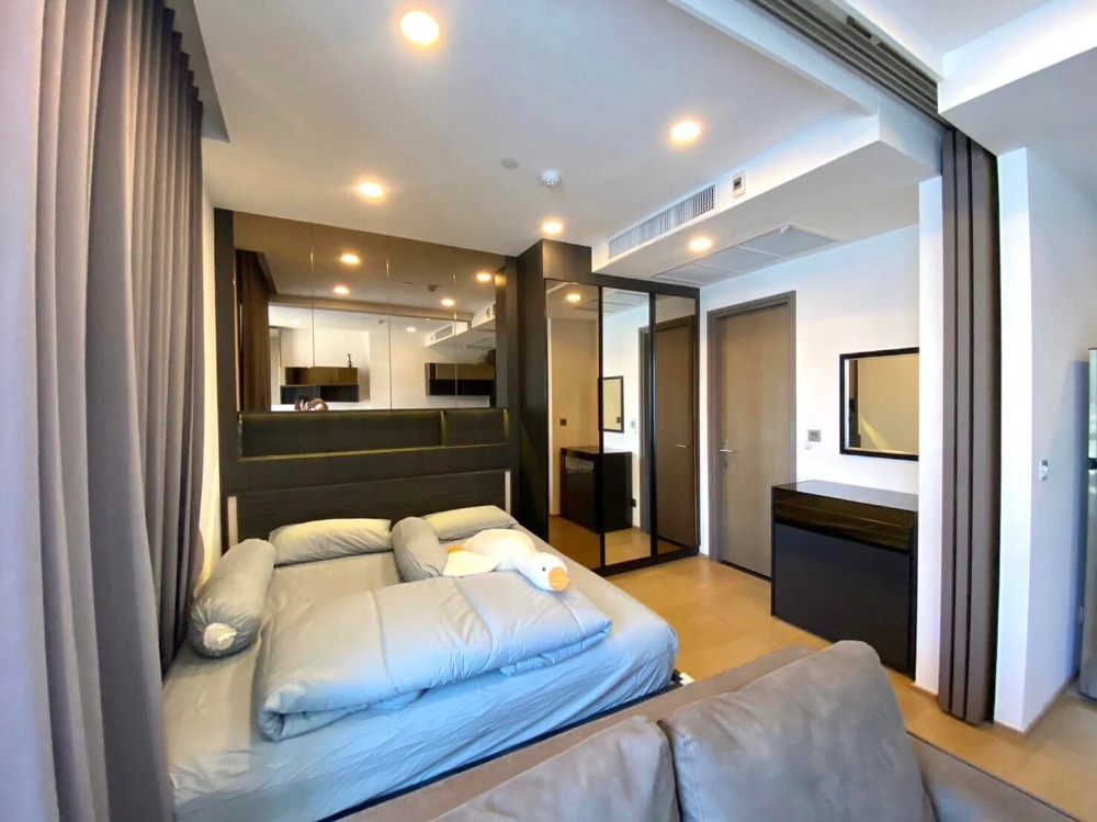 For RentCondoSiam Paragon ,Chulalongkorn,Samyan : Ashton Chula - Silom【𝐑𝐄𝐍𝐓】simple room, suitable for people who like black, panoramic view Contact Line ID: @hacondo