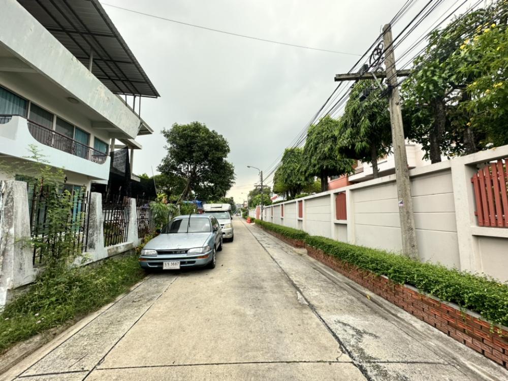 ขายบ้านอ่อนนุช อุดมสุข : ขายบ้านเก่าต้องปรับปรุงพร้อมที่ดินขนาด 97 ตรว ที่ดินเป็นสี่เหลี่ยมผืนผ้าสวย อยู่ในซอยเงียบสงบ เพื่อนบ้านดี